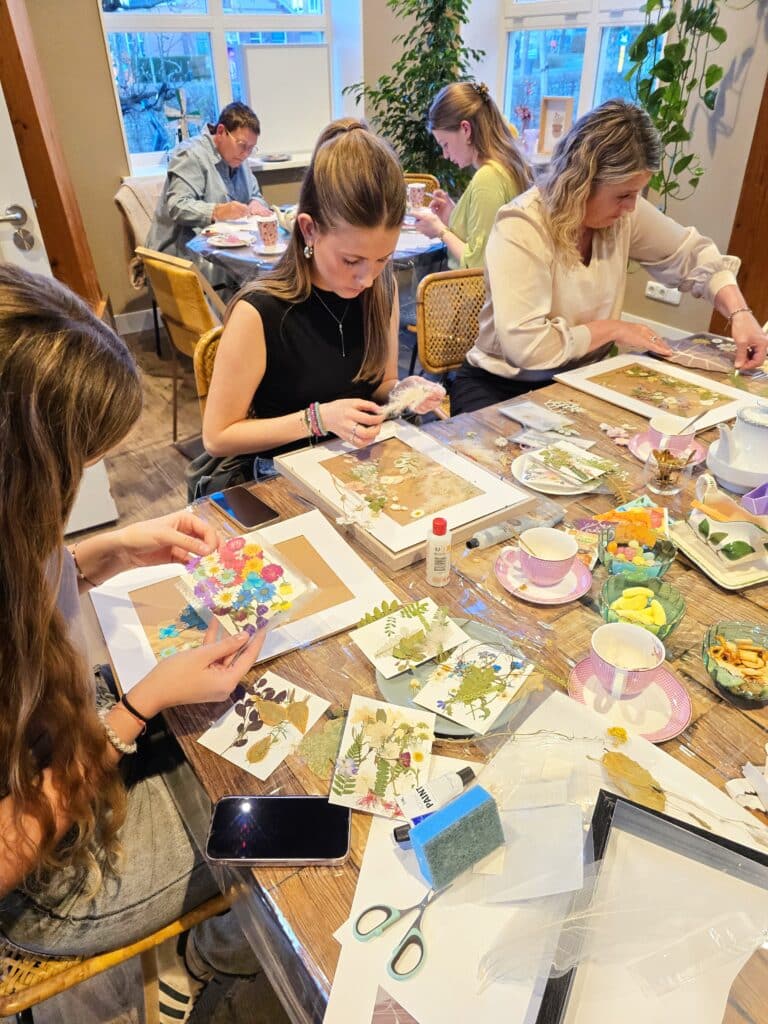Het Klubhuis | Workshop Schilderen met Droogbloemen – Creatief, ontspannen en inspirerend | 9 Het Klubhuis | 20250403 201124