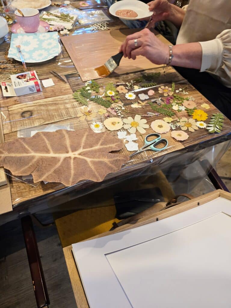 Het Klubhuis | Workshop Schilderen met Droogbloemen – Creatief, ontspannen en inspirerend | 7 Het Klubhuis | 20250403 201544