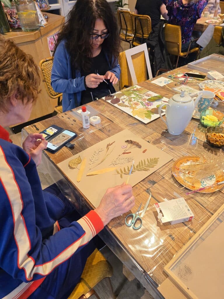 Het Klubhuis | Workshop Schilderen met Droogbloemen – Creatief, ontspannen en inspirerend | 6 Het Klubhuis | 20250403 201550