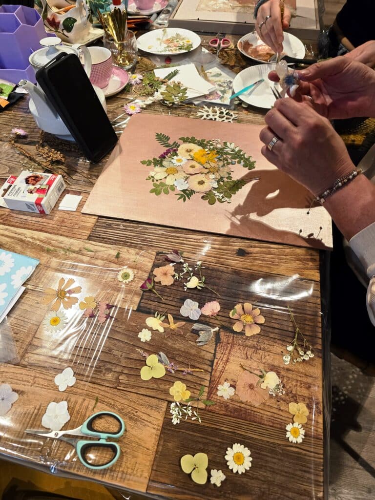 Het Klubhuis | Workshop Schilderen met Droogbloemen – Creatief, ontspannen en inspirerend | 3 Het Klubhuis | 20250403 205646