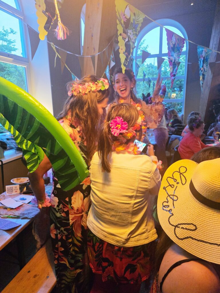 Het Klubhuis | Tropische bingo | 36 Het Klubhuis | 504590695 729645192917766 9140718949736819639 n