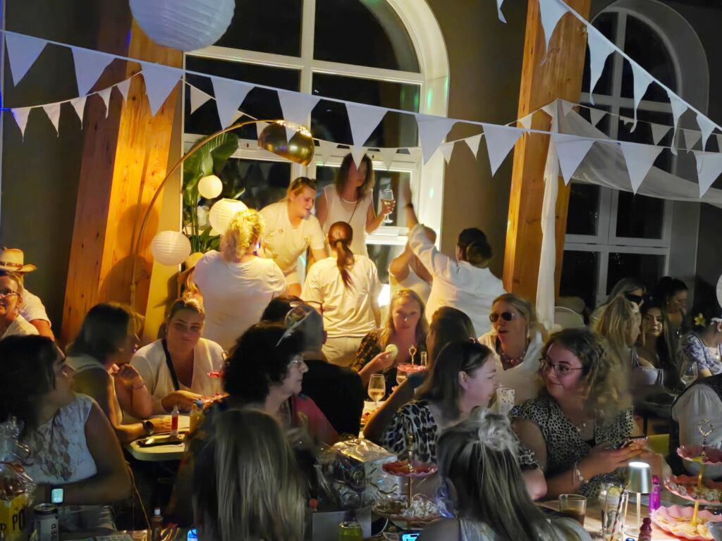 Het Klubhuis | White Ibiza Bingo | 62 Het Klubhuis | 534964289 782092727673012 5269104290684407785 n
